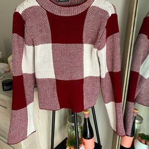 Plaid turtle neck semi crop sweater!